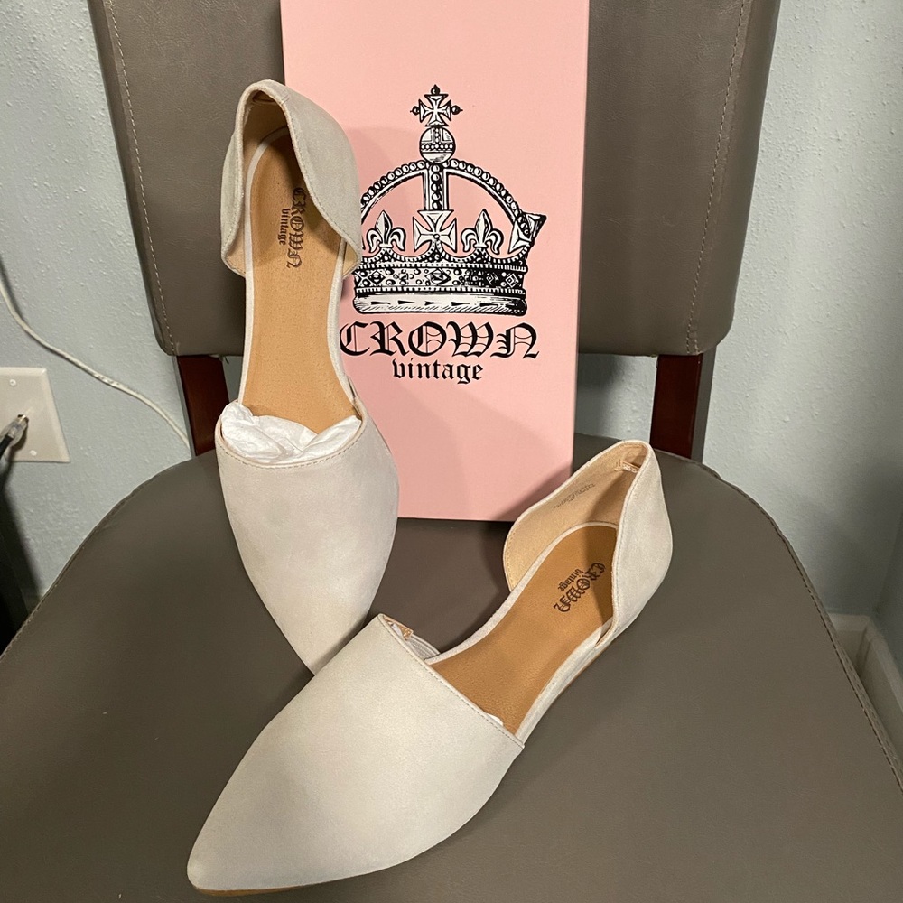 Crown Vintage Suede Flats (7M)